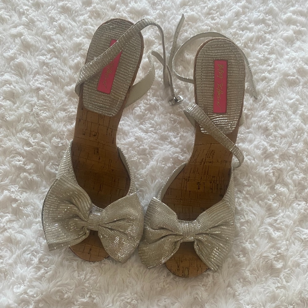 Betsey Johnson vintage silver pumps size 9 💗